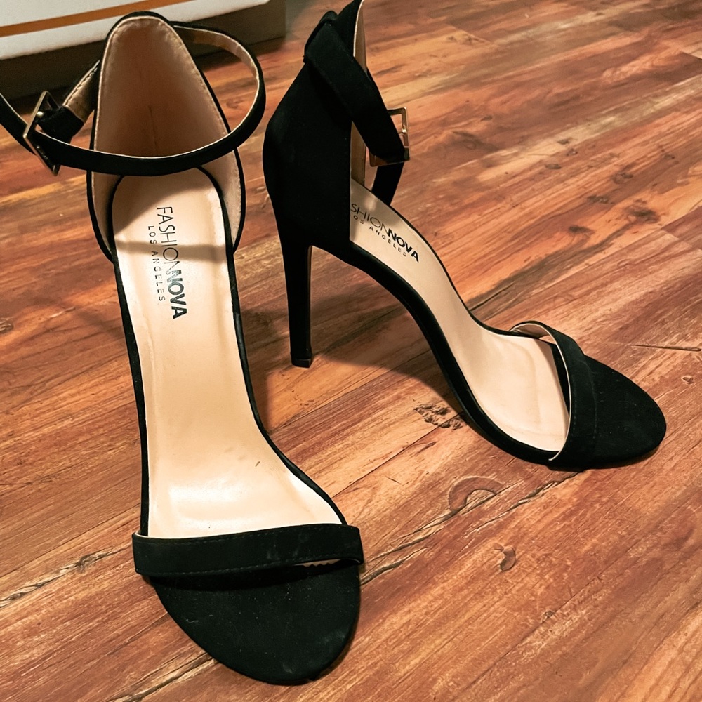 Black high heels size 7.5